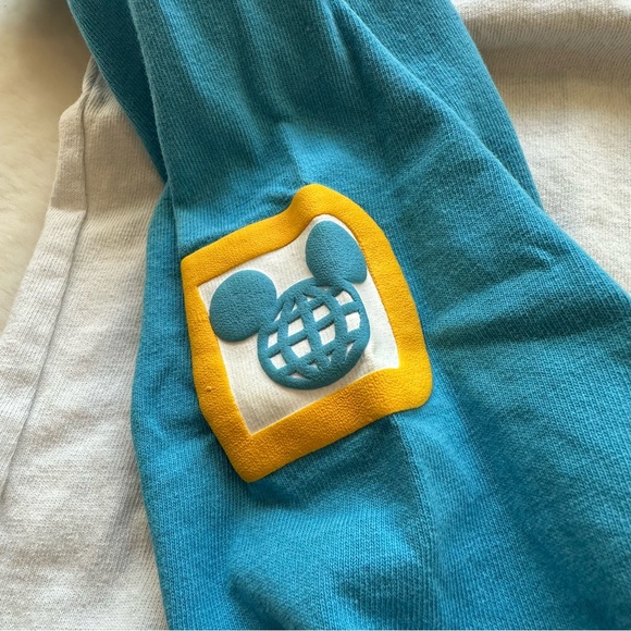 Disney | EUC - Spirit Jersey - Cinderella’s Castle - Size XL - Picture 6 of 10